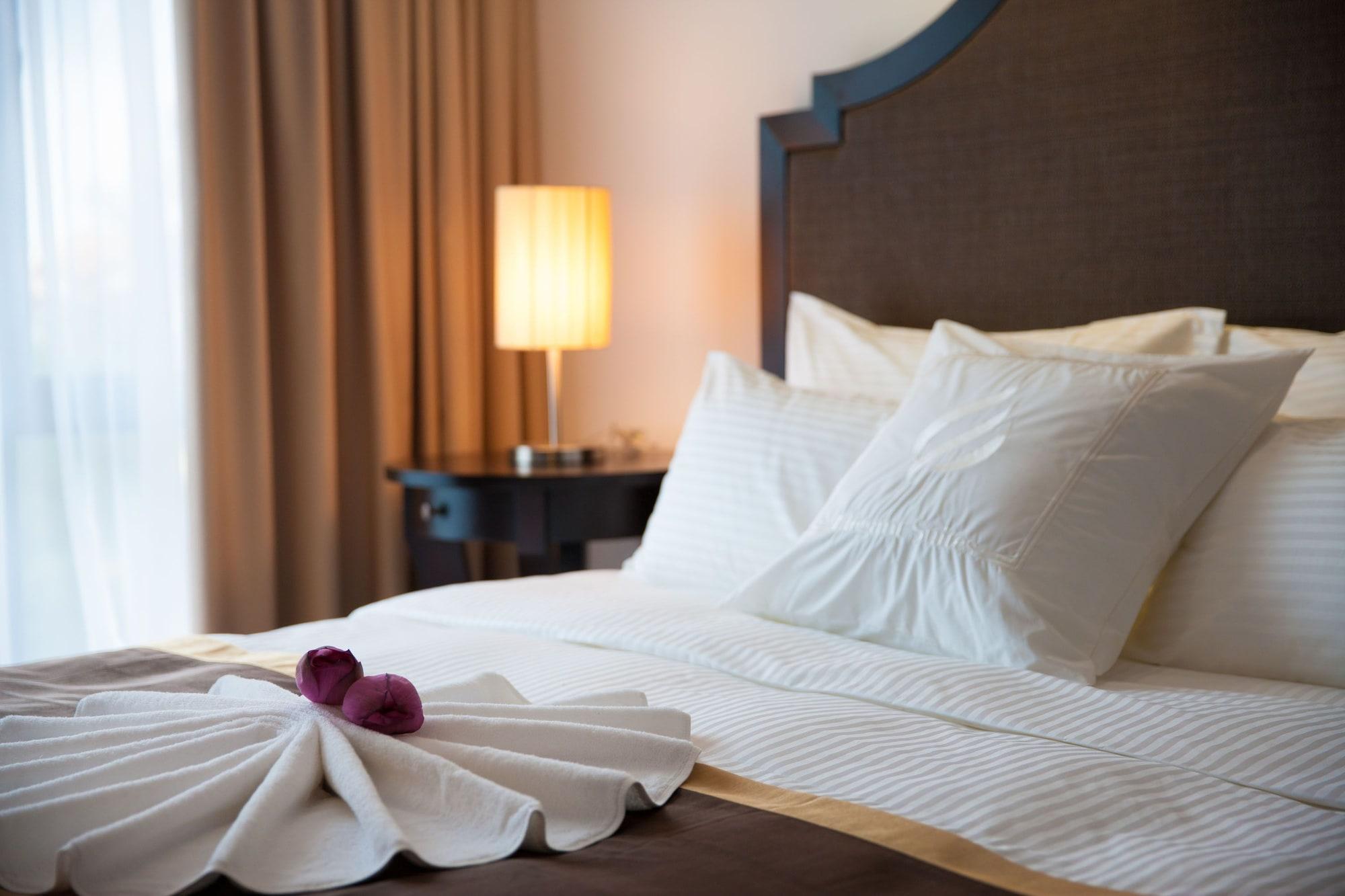 Elegant Suites Westlake Hanoi Exterior photo