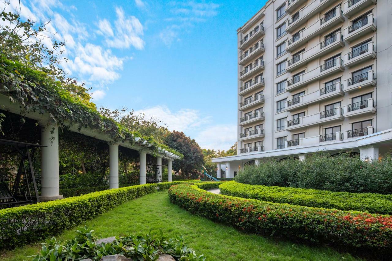 Elegant Suites Westlake Hanoi Exterior photo
